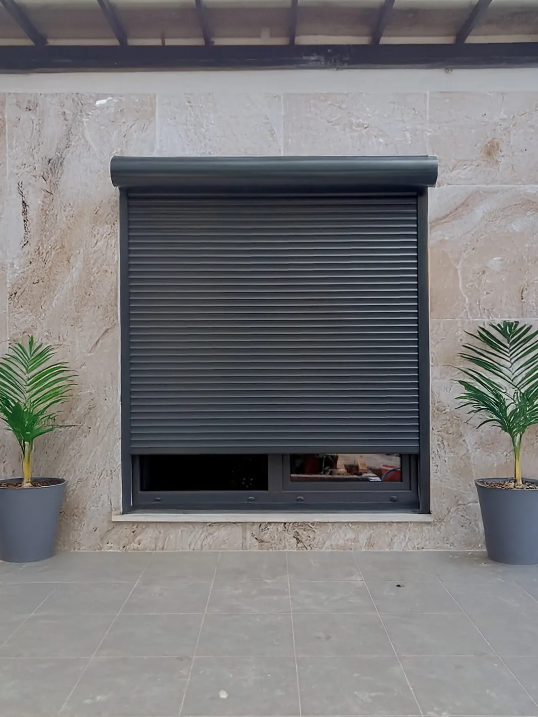 Aluminium roller shutter with a round shutter-box.